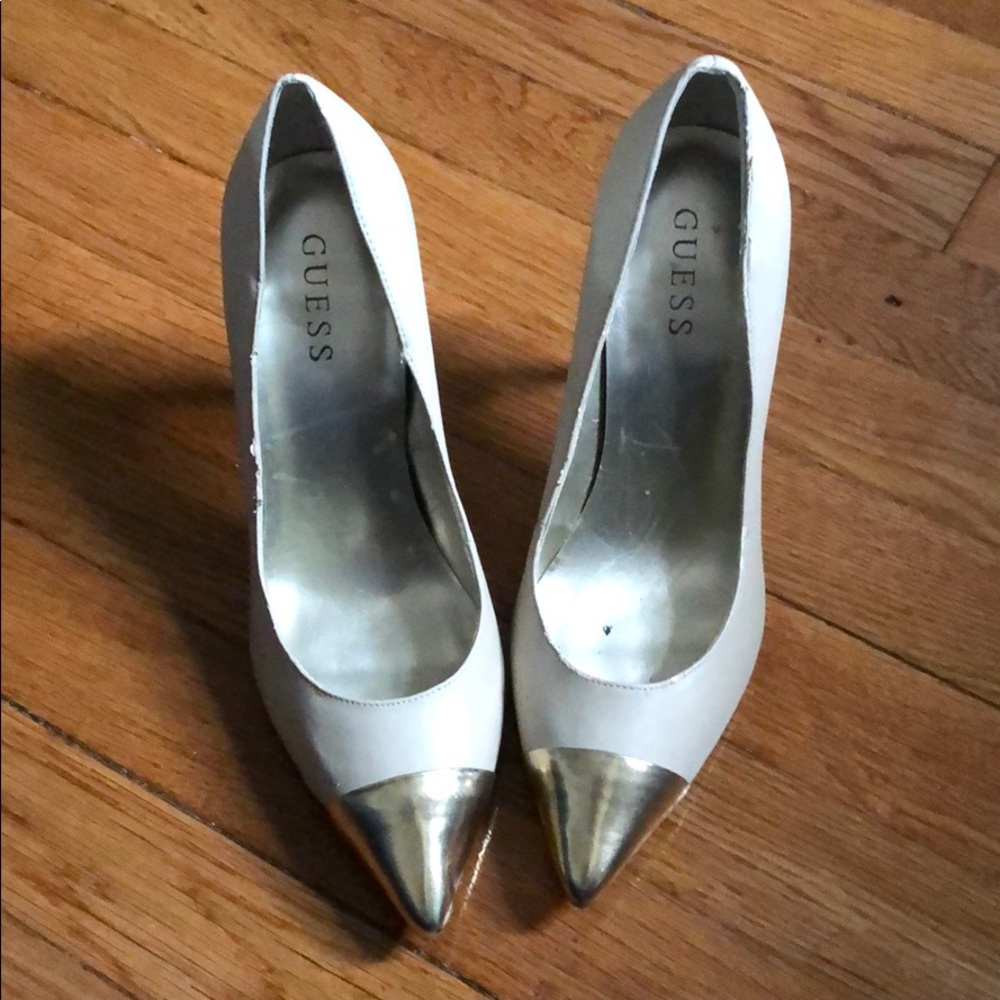Gold toe Guess Pumps - Never worn - Size 8.5